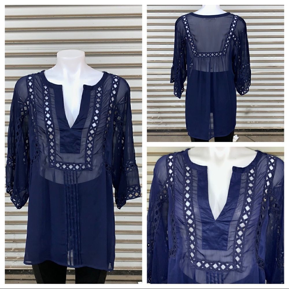 🛍️Daniel Rainn beautiful blue top size Medium